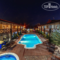 В отеле работает 4 бассейна  в Отель Журавли 4*