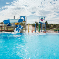 Взрослый и детский бассейны в Corudo Family Resort & Spa 4*