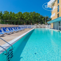 Бассейн в Alean Club Majestic 4*