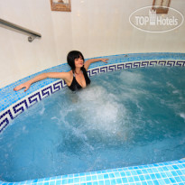 Бассейн в Ревиталь Парк 4*