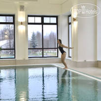 Закрытый бассейн в Вилла Альпина 4*