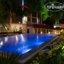 Открытый подогреваемый бассейн в Sochi-Breeze SPA Hotel 3*