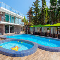 Подогреваемый бассейн в Спа-отель Грейс Арли 3*