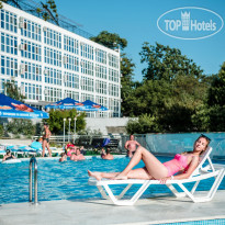 Открытый подогреваемый бассейн в Ларимар    3*