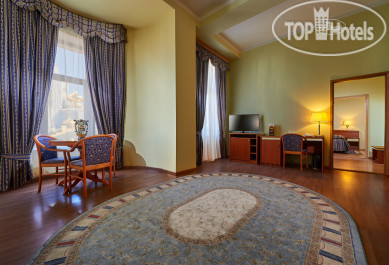 Достоевский 4* "Достоевский"/"Владимирский" люкс - Фото отеля