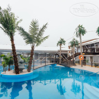 Бассейн в Загородный комплекс Dolphin Planet Hotel & SPA 4*