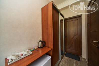Крымская Ницца 3* 3-местный Стандарт с балконом или с террасой, корпус 1,3 - Фото отеля