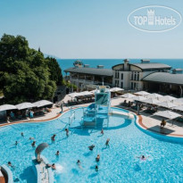 Открытый подогреваемый бассейн в Palmira Palace Yalta 5*