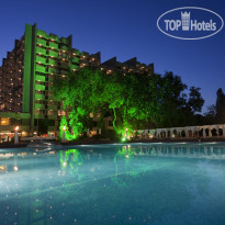 Grand Hotel Varna night view from the swimming p