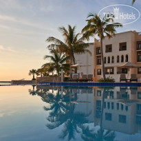 Основной бассейн в Juweira Boutique Hotel 4*