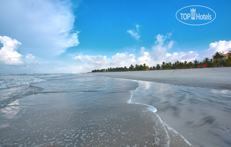 Пляж в Crowne Plaza Resort Salalah 5*