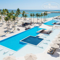 Основной бассейн в Fanar Hotel & Residences 5*