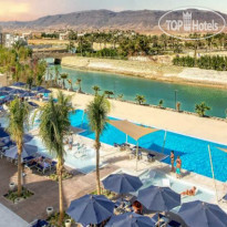 Infinity Pool в Fanar Hotel & Residences 5*