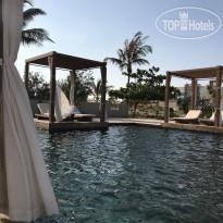 Открытый бассейн в Alila Hinu Bay 5*