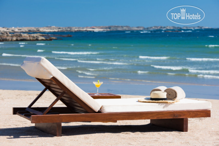 Пляж в Alila Hinu Bay 5*