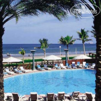 Главный бассейн в Grand Hyatt Muscat 5*