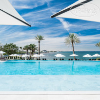 Double deck infinity pool в Crowne Plaza Hotel Muscat 4*