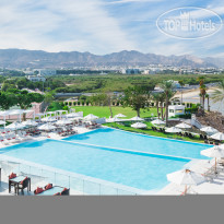 Double deck infinity pool в Crowne Plaza Hotel Muscat 4*