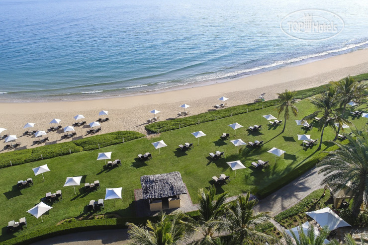 Пляж в Hilton Muscat Al Bandar  5*