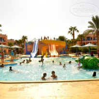 Два бассейны (один с подогревом) + детский в Le Pacha Resort 4*