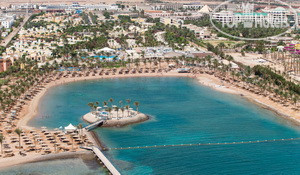 Пляж в Mirage Bay Resort & Aqua Park 4*