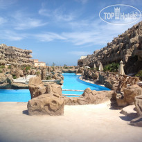 Бассейн в Caves Beach Resort 5*
