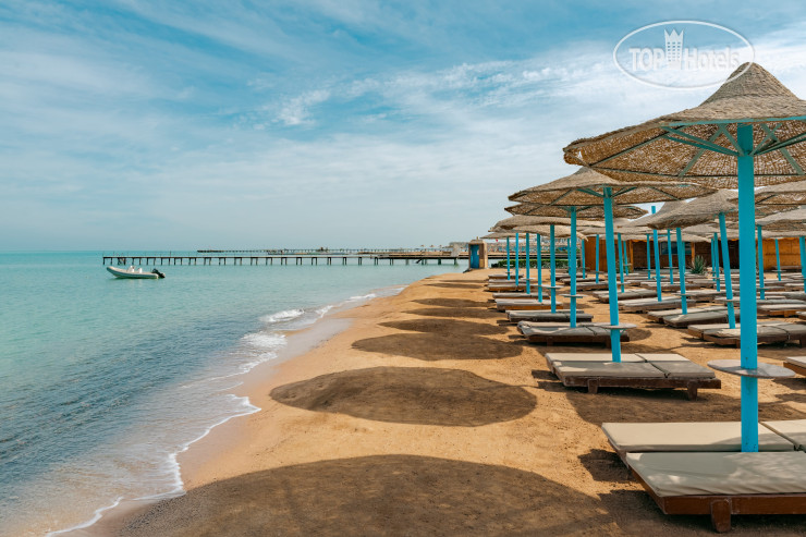 Пляж в SUNRISE Alora Aqua Park Resort 4*