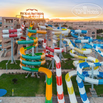 3 бассейна с 9 водными горками (1 из них с подогревом в зимний период) в Pickalbatros Aqua Park Resort - Hurghada 4*