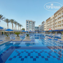 главный бассейн в Bellagio Beach Resort & SPA 5*