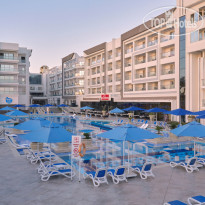 главный бассейн в Bellagio Beach Resort & SPA 5*