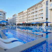 главный бассейн в Bellagio Beach Resort & SPA 5*