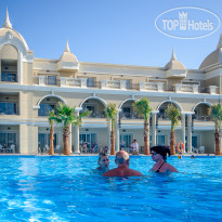 Главный бассейн в Titanic Royal 5*