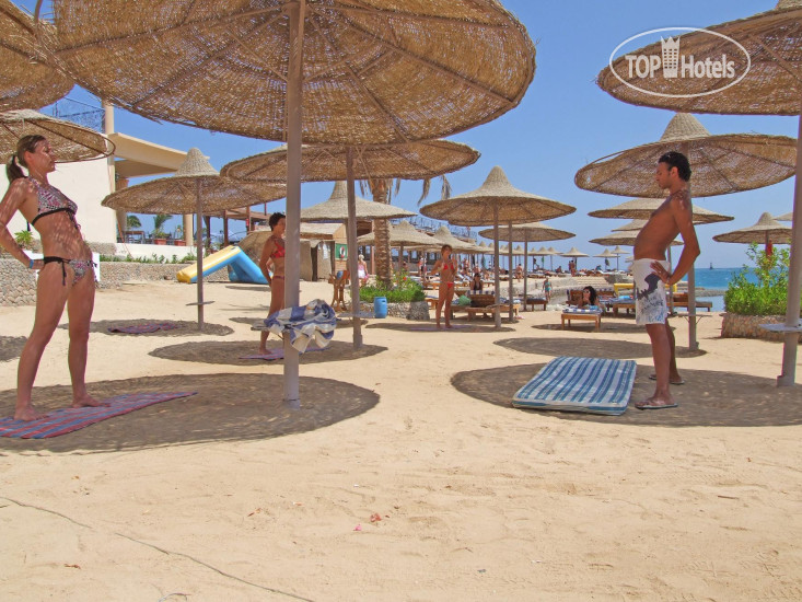 Пляж в Sphinx Aqua Park Beach Resort 4*