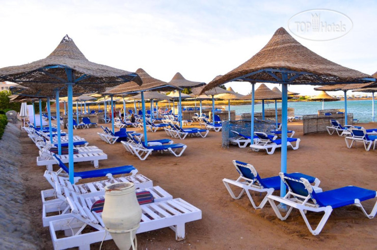 Пляж в Magic Beach Hotel 4*