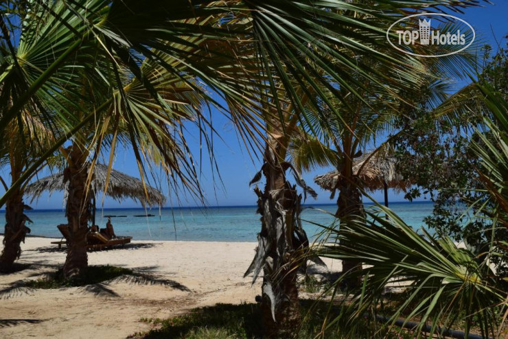 Пляж в Anonyme Island Resort 5*