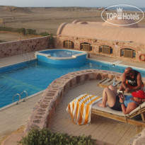 Бассейн  в Roots Luxury Camp Redsea 3*