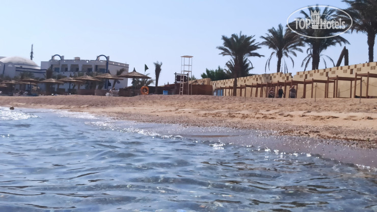 Пляж в Coral Sun Beach 4*