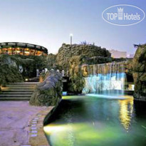 Девять бассейнов (один с подогревом) в Sheraton Sharm Hotel, Resort, Villas & Spa 5*