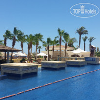 Девять бассейнов (один с подогревом) в Sheraton Sharm Hotel, Resort, Villas & Spa 5*