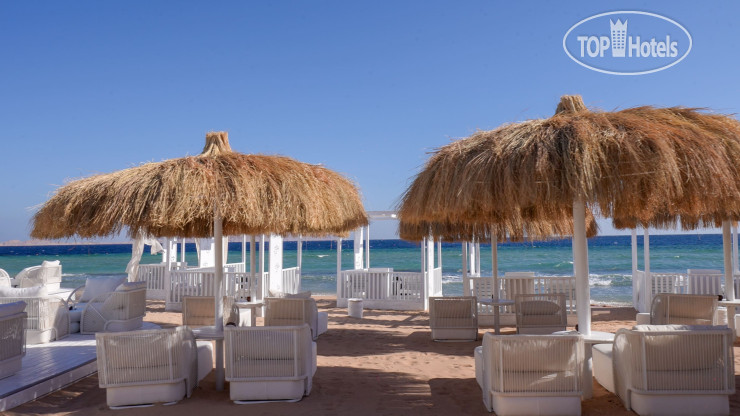 Пляж в SUNRISE Remal Beach Resort 5*