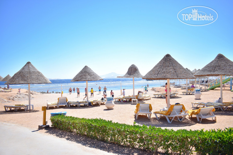 Пляж в Parrotel Aqua Park Resort 4*