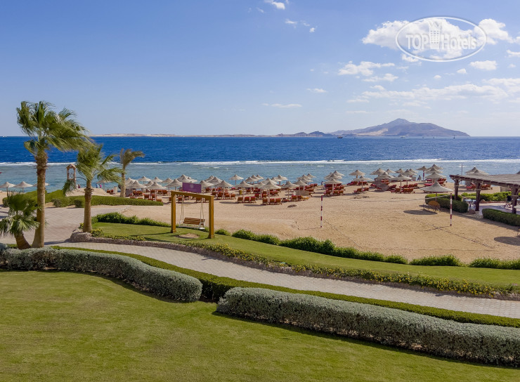 Пляж в Charmillion Club Resort 5*