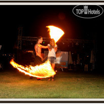 Amphoras Beach Hotel Шоу с огнем