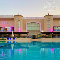 Два бассейна в Ivy Cyrene Island Hotel  4*