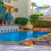 5 бассейнов, 2 с подогревом зимой + 2 джакузи. в Xperience Sea Breeze Resort 5*