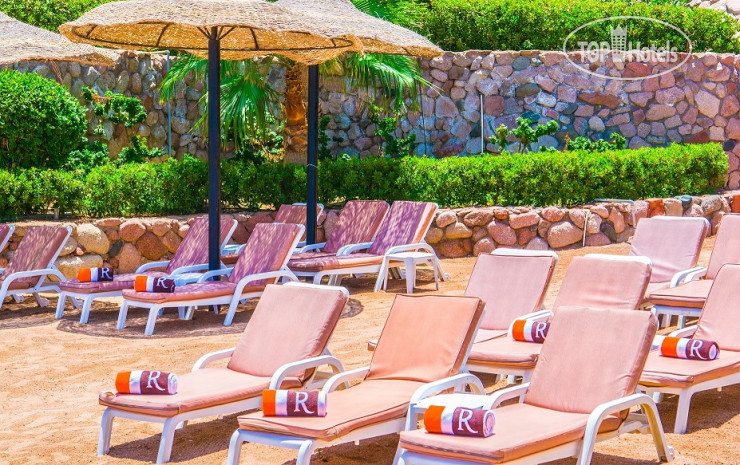 Пляж в Odyssee Resort Thalasso & Spa 4*