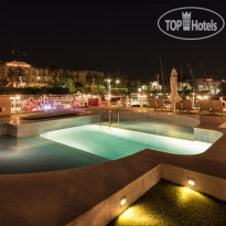 upper deck OUT Door Pool в Steigenberger Royale 