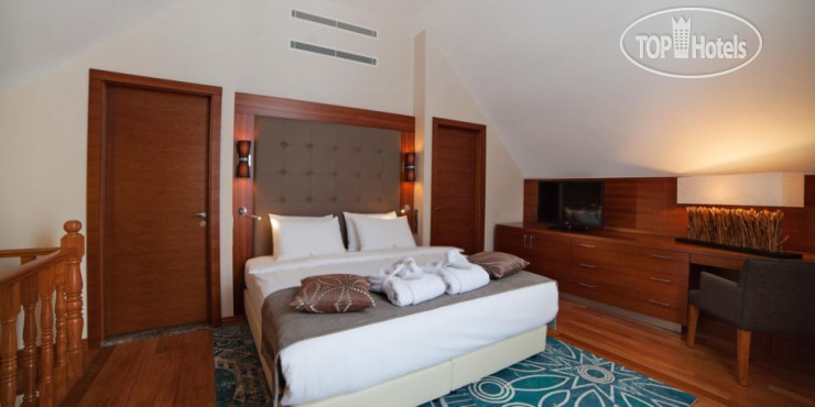 Crowne Plaza Borjomi 5* Двухуровневый люкс (спальня) - Фото отеля