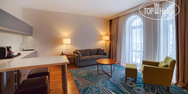 Crowne Plaza Borjomi 5* Двухуровневый люкс (гостиная) - Фото отеля