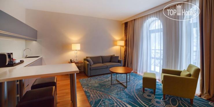 Crowne Plaza Borjomi 5* Двухуровневый люкс (гостиная) - Фото отеля